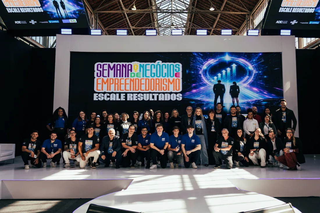 Foto de grupo da equipe organizadora da Semana de Negócios e Empreendedorismo em Campinas