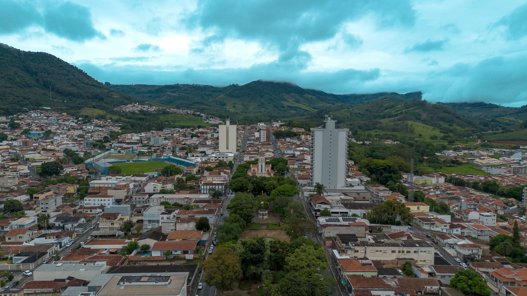 Vista aérea da cidade de Andradas MG. Autoria de PH Marx - banco de imagens para companhia de água