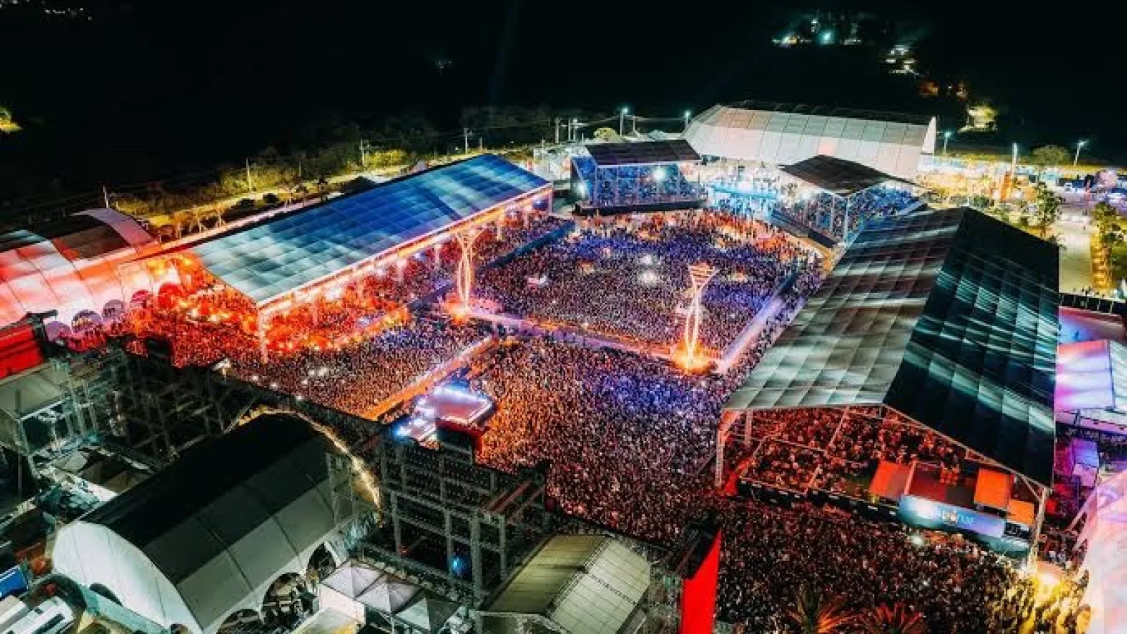 Imagem aérea de drone 4K de indústria e grande evento por PH Marx