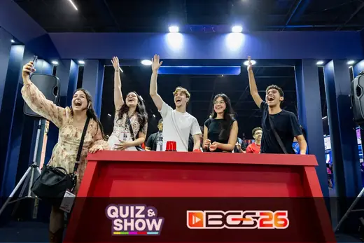 Público vibrando na ativação Quiz & Show da Brasil Game Show, por PH Marx